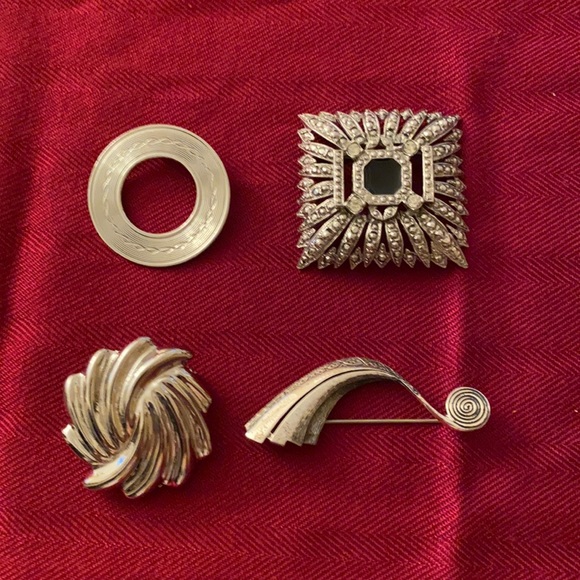 Jewelry 4 Vintage Costume Silver Coloured Brooches Poshmark